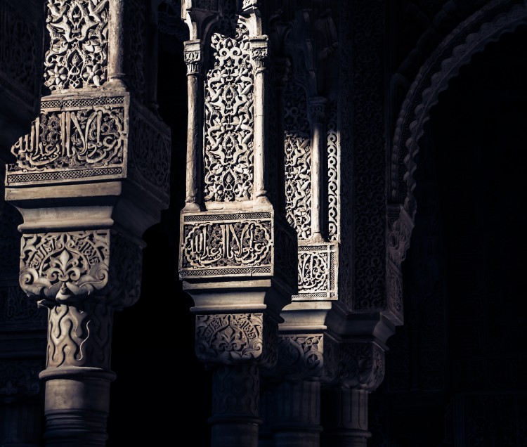 دعوى أن في ضرب الله الأمثال بالشيء المحتقر كالبعوضة والذباب منقصةمن قدره